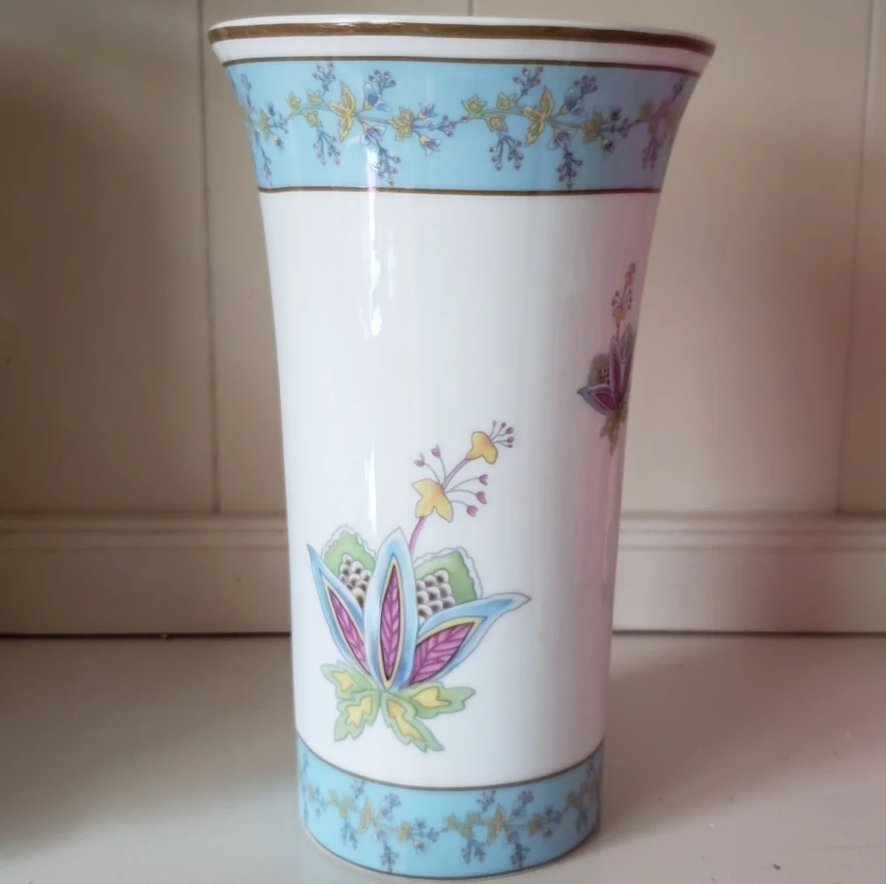 NWT Baum Brothers Imports Beautiful Floral Vase